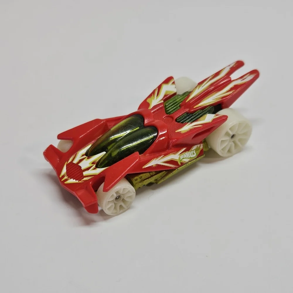 Hot Wheels HW Glow Wheels RD-02 Red Green Diecast Car 2017 1:64